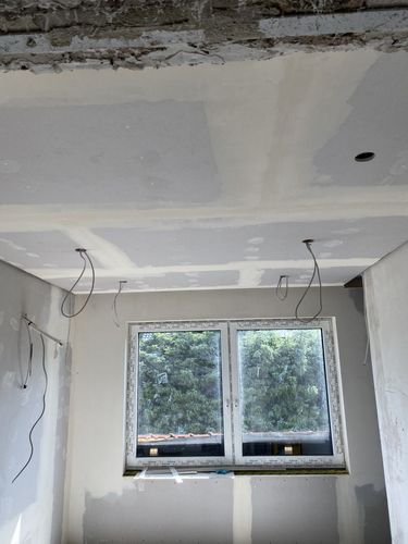 Rigipswände und Deckenverkleidung