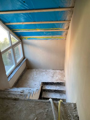 Rohbau mit Dach